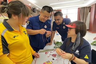 太铁了！湖人首节25中7&三分6中0 落后雄鹿16分